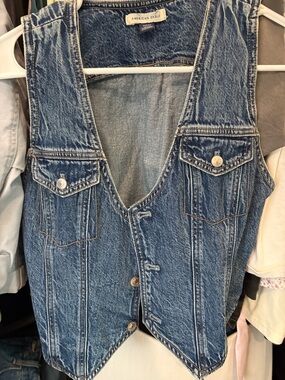 American Eagle Outfitters women’s Washed Blue Denim Vest